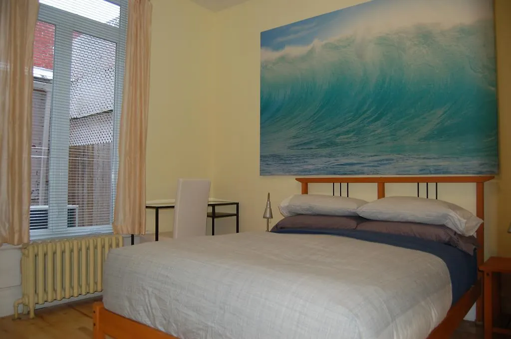 Le Chasseur Bed & Breakfast Bed & Breakfast Montreal