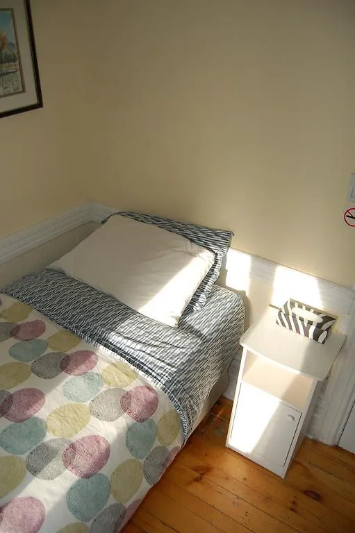 Le Chasseur Bed & Breakfast Bed & Breakfast Montreal