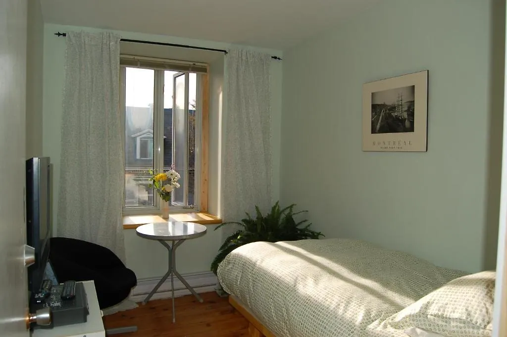 Le Chasseur Bed & Breakfast Bed & Breakfast Montreal