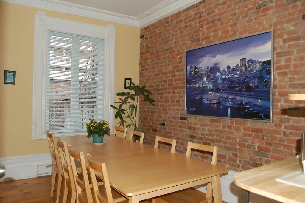 Le Chasseur Bed & Breakfast Bed & Breakfast Montreal