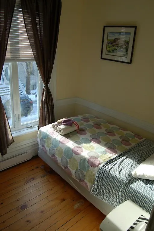 Le Chasseur Bed & Breakfast Bed & Breakfast Montreal